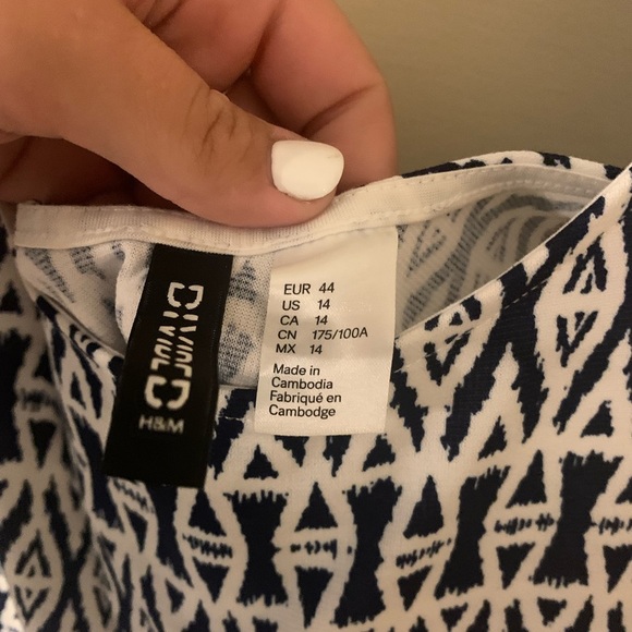 H&M Aztec print dress ⭐️ - Picture 8 of 9